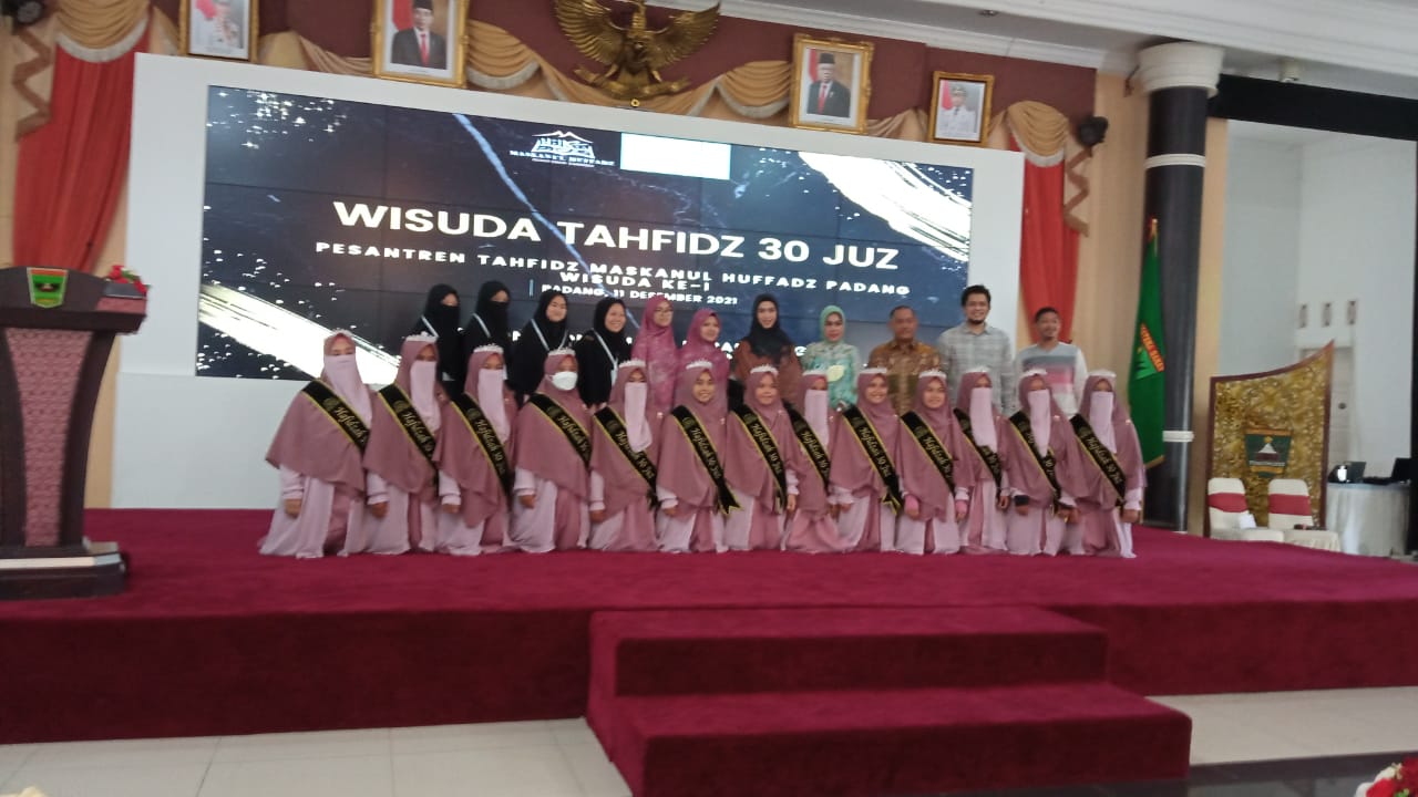 13 Santri Maskanul Huffadz Padang Gelar Wisuda 30 Juz di Auditorium Gubernur Sumbar