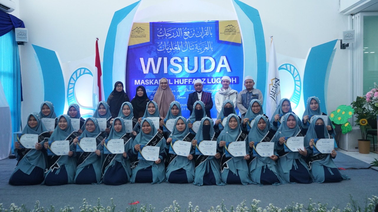 Perdana! Wisuda Maskanul Huffadz Lughoh