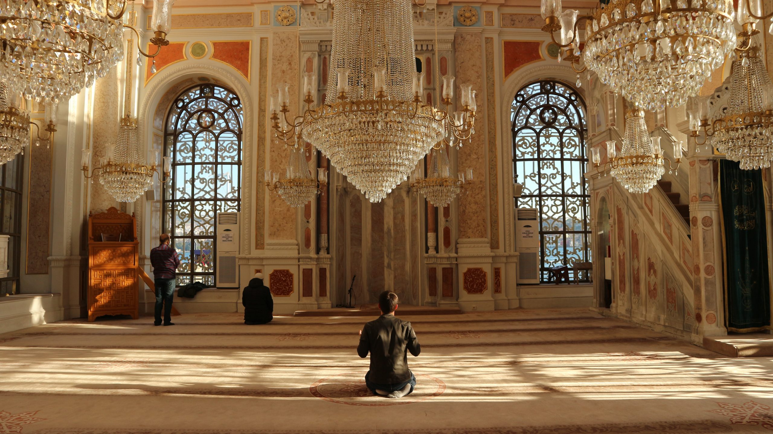 Destinasi Healing Paling Recommended Itu Bernama Masjid