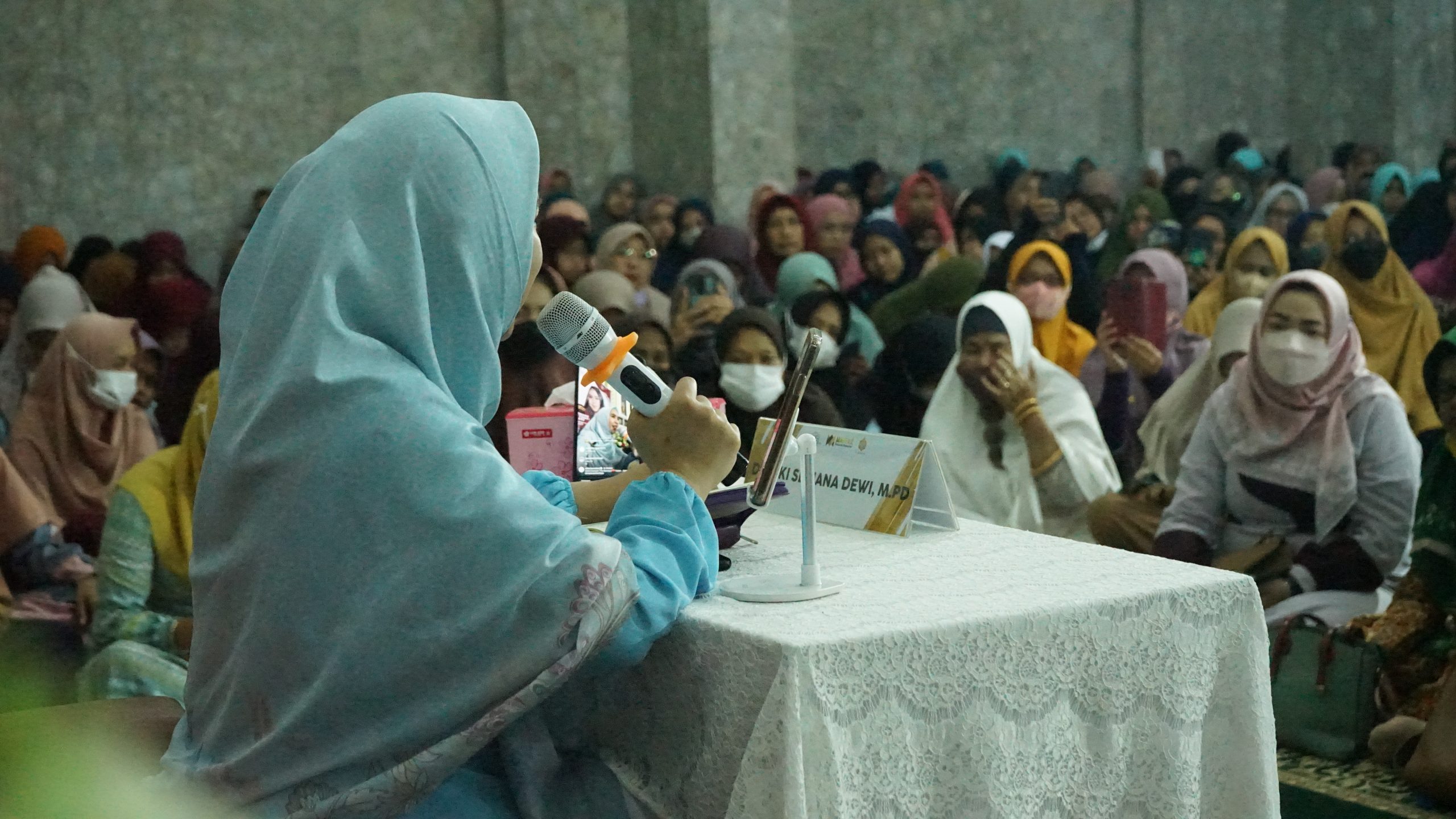 Ustadzah Oki Setiana Dewi Safari Dakwah di Jawa Tengah