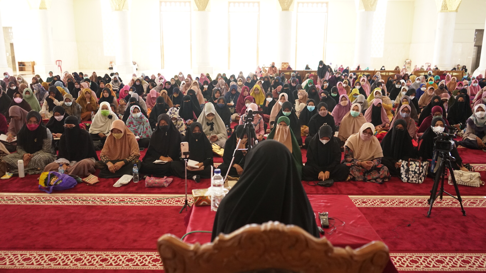 Kunjungi Masjid Ikonik, Simak Catatan Safari Dakwah Ummi Pipik di Jawa Tengah