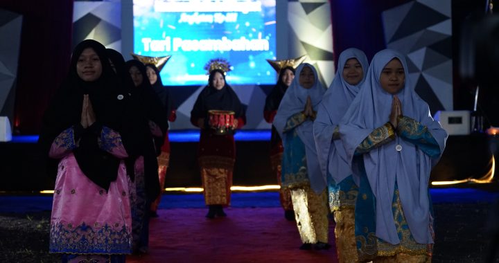 Haflah Spektakuler, Maskanul Huffadz Lil Lughah Tampilkan Pergelaran Budaya