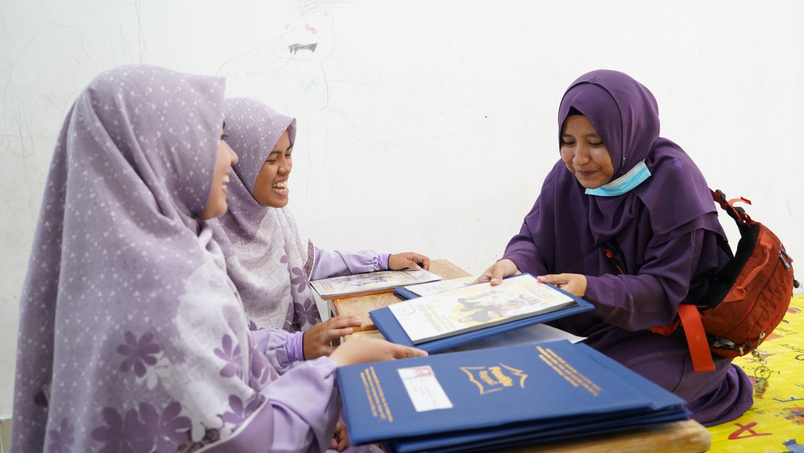 Momen Pembagian Rapor Semester Ganjil, PaudQu Maffaz Gelar Peringatan Hari Ibu