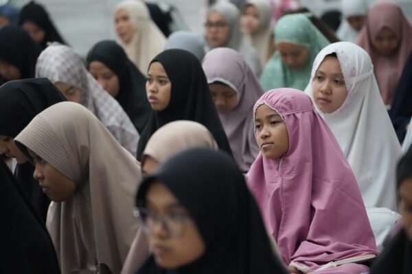 Santri Mendengarkan Kajian Setelah Tarawih_Ramadhan 2024 - Maskanul Huffadz