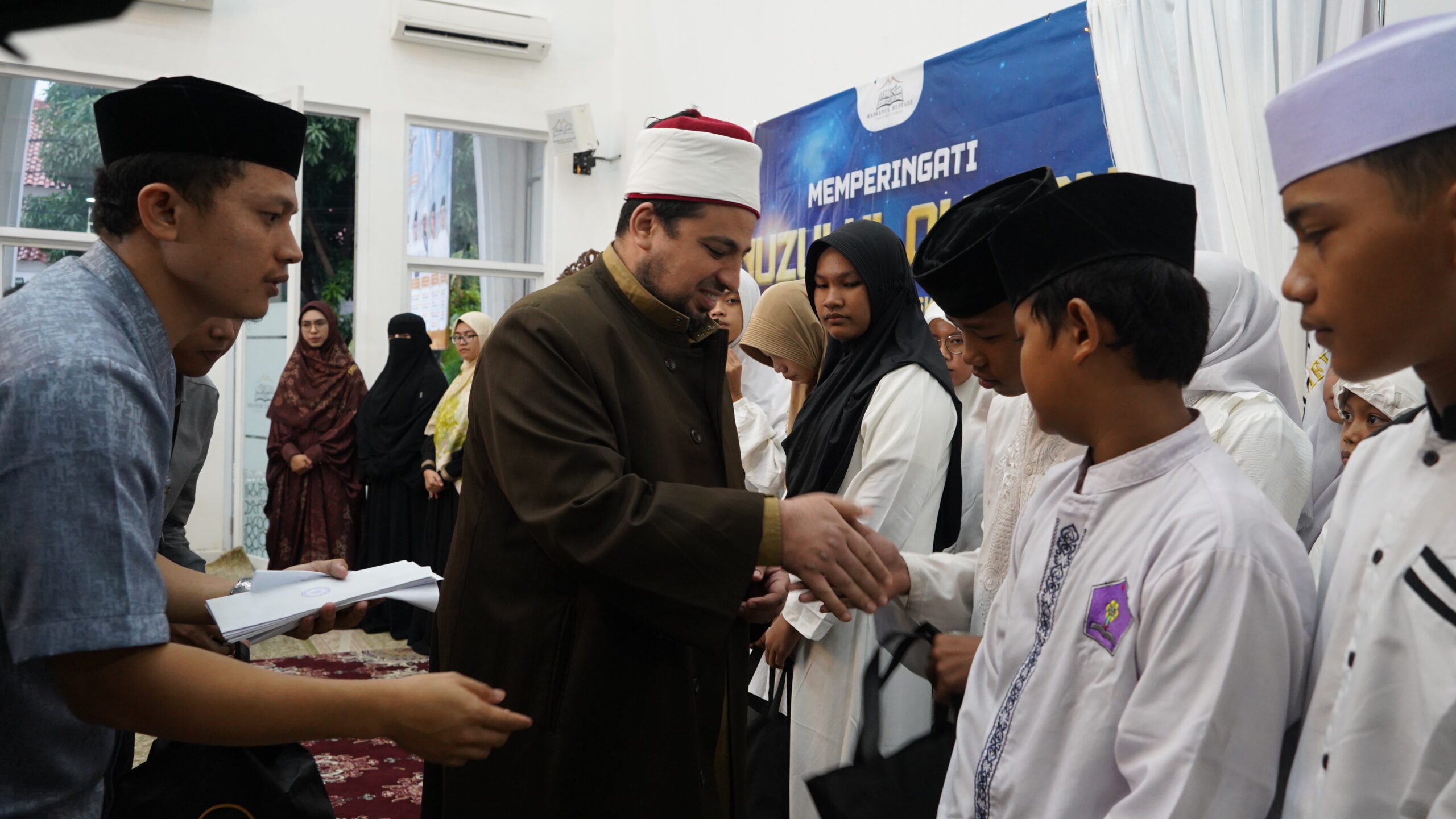 Peringati Nuzulul Quran, Maskanul Huffadz Bagi-Bagi Santunan