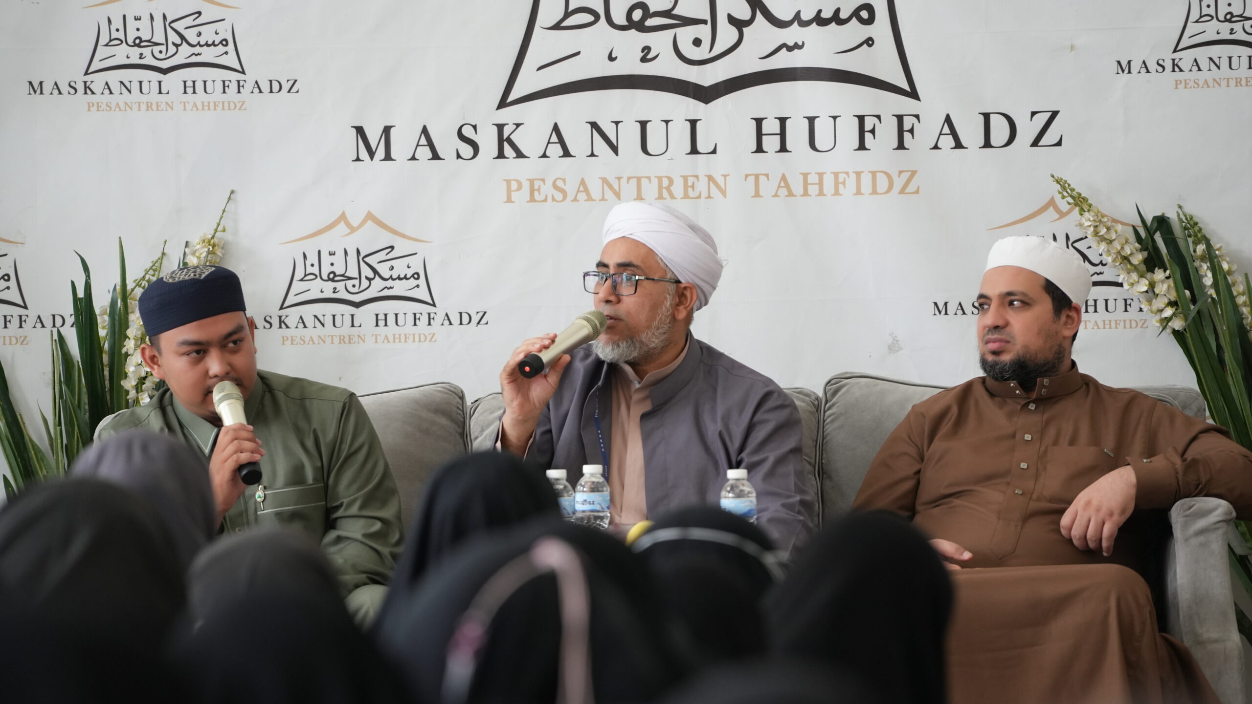 Mencetak Santri Berakhlak Qur’ani, Maskanul Huffadz Gelar Sharing Session Bareng Pakar Hadis dari Yaman