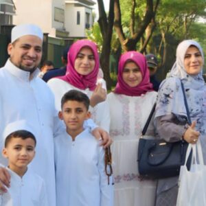 Bisa melanjutkan pendidikan di luar negeri merupakan impian kebanyakan anak. Kesempatan ini menjadi tawaran emas untuk menambah wawasan dan pengalaman.eran orang tua dalam mendukung anak kuliah di luar negeri