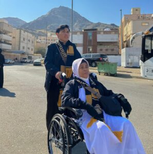 alumni ini berhasil mengajak ibunya umrah berkat jadi content creator