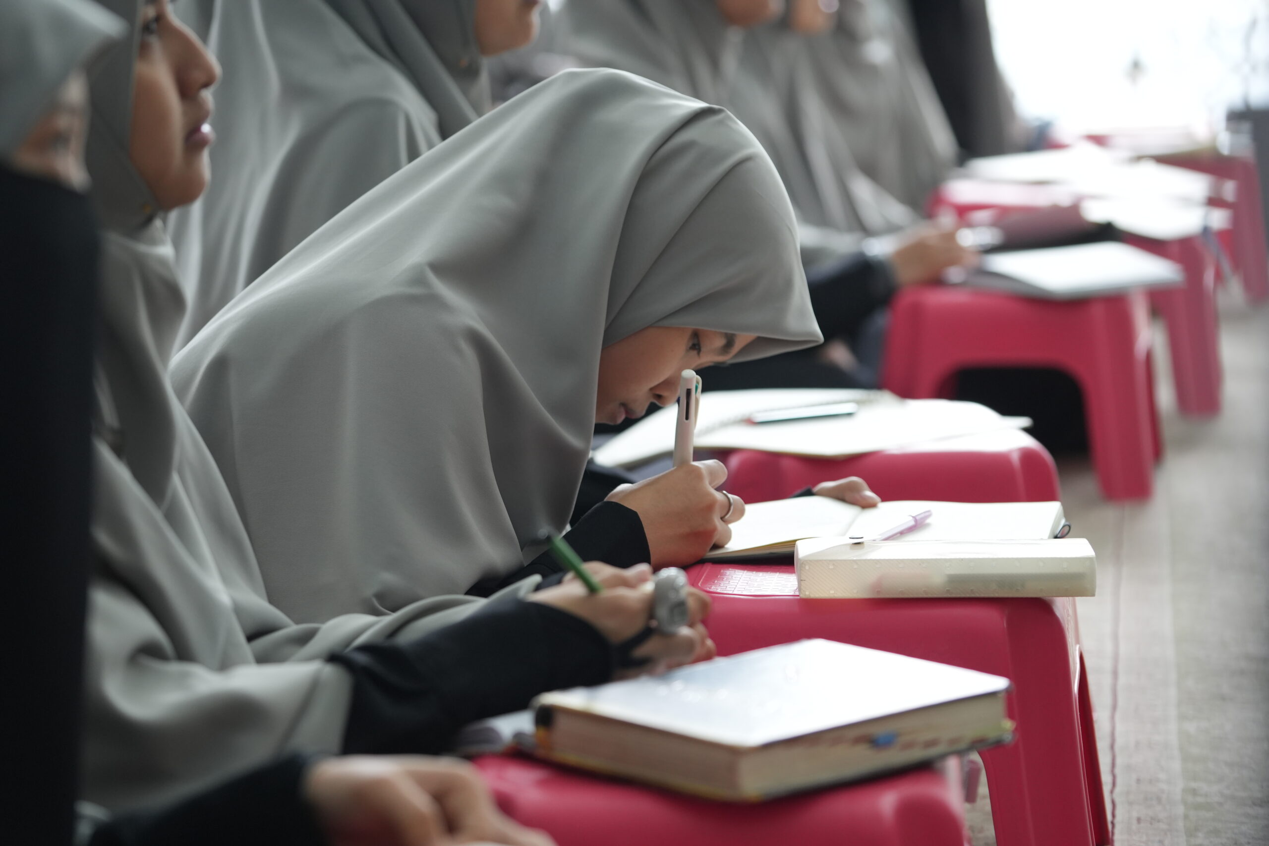 Santri dan Literasi, Menyulam Peradaban dari Pesantren