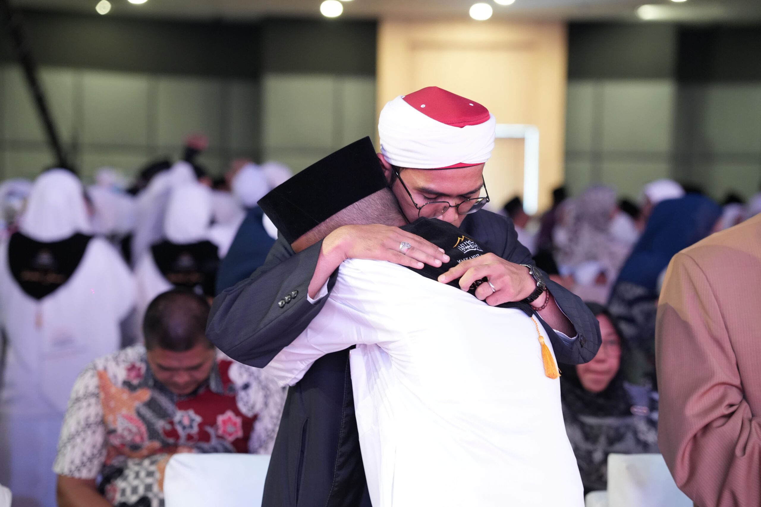 peran kiai di pesantren dalam membentulk akhlak santri