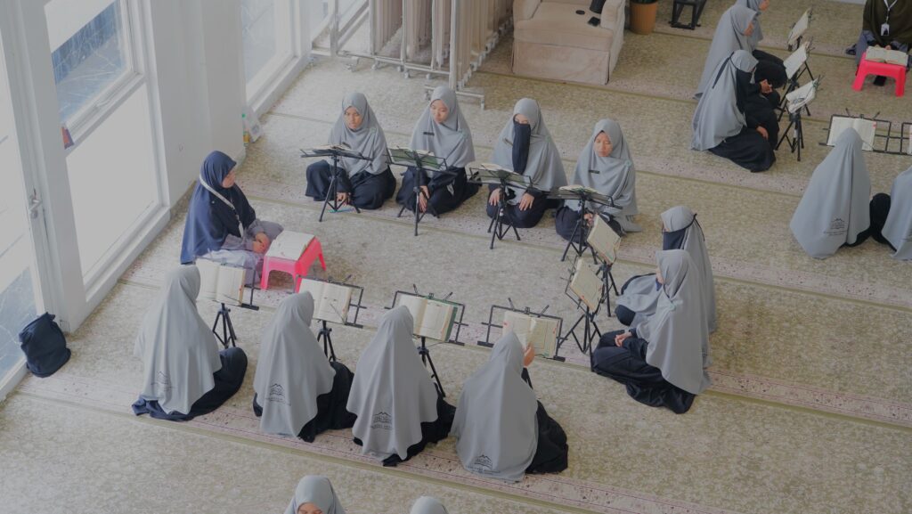 peran guru qur'an dalam membimbing santri hingga mencetak ribuan lulusuan