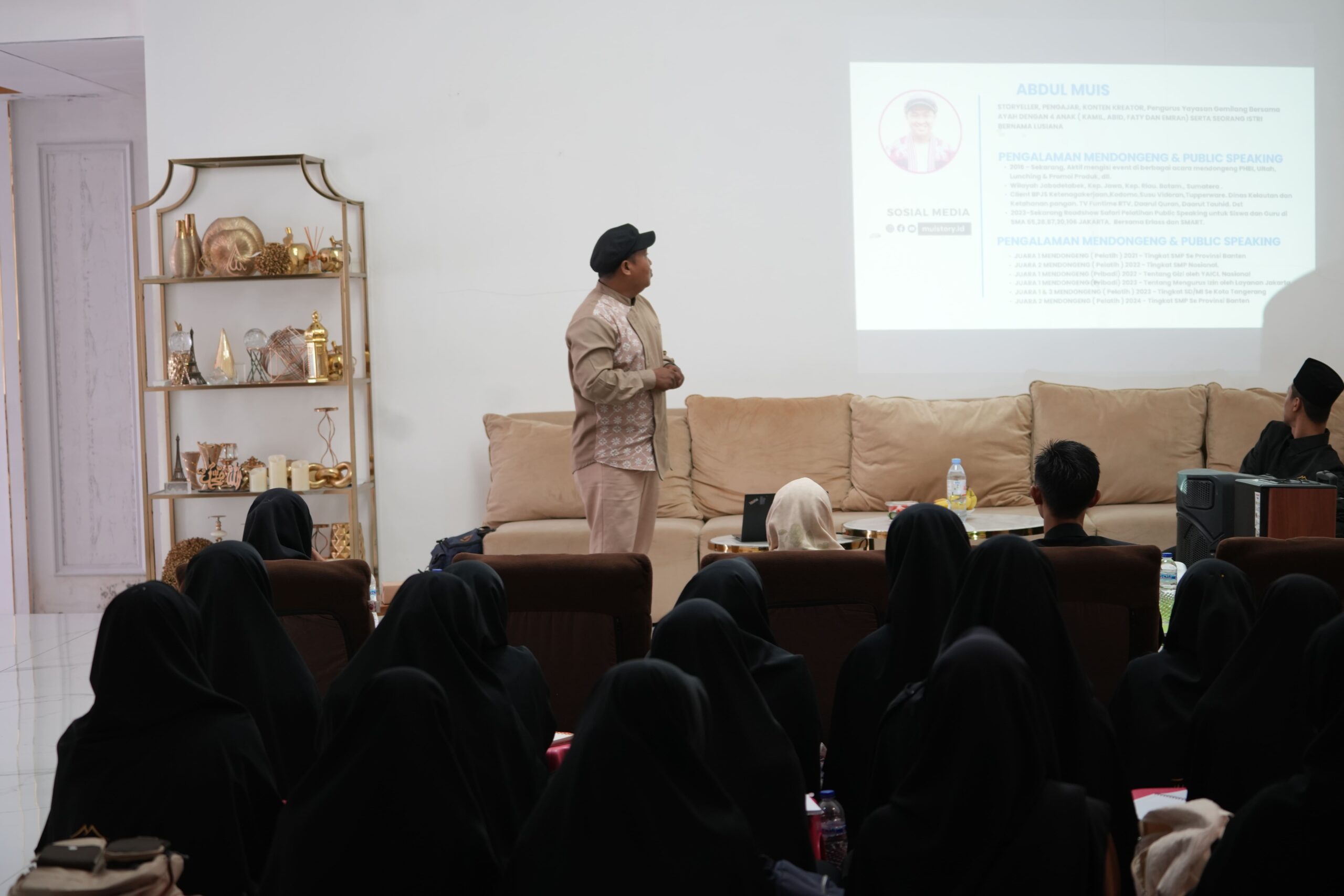 pembinaan public speaking untuk pengajar maffaz