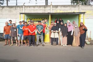 bersihkan lingkungan